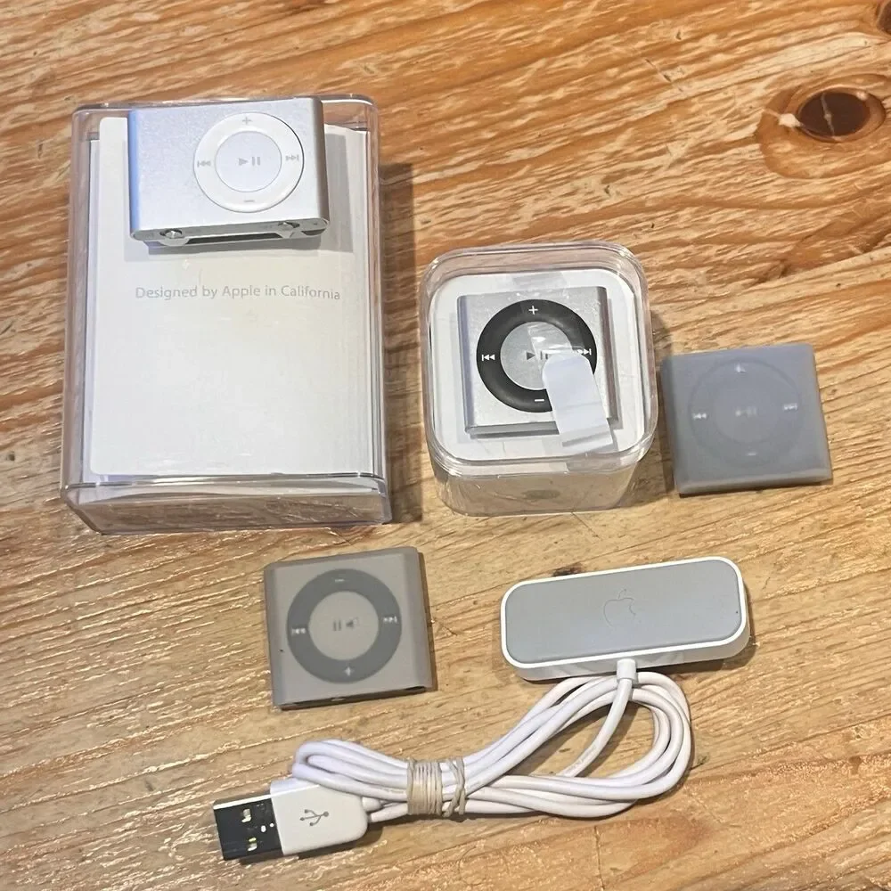 Apple iPod Shuffle Bundle 2nd Gen 1GB/2GB TESTED w/ Boxes Dock Cable Headphones